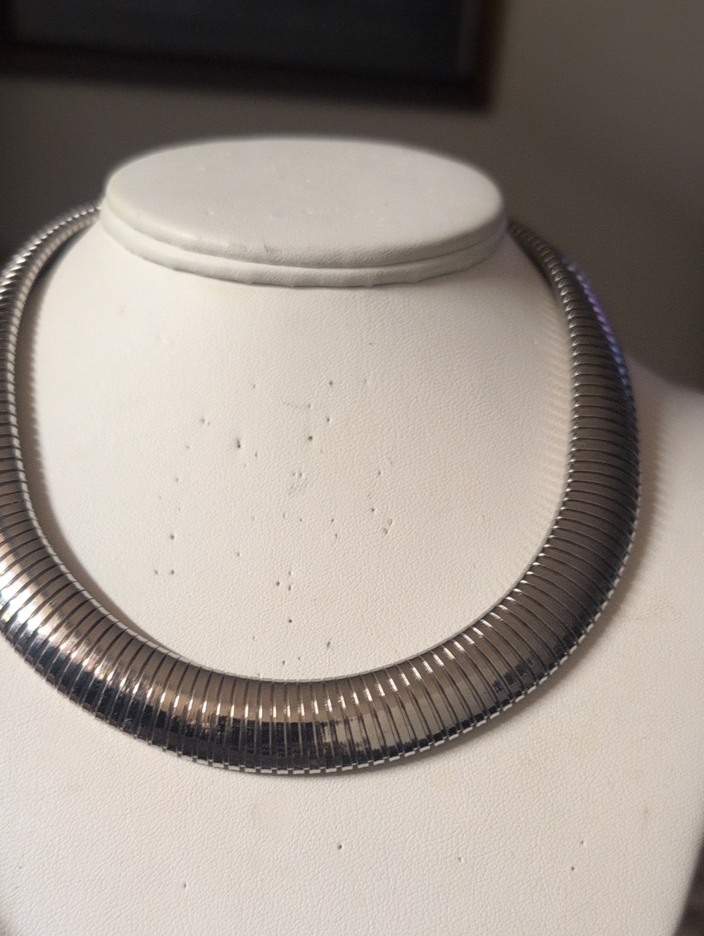 VTG Sleek Ribbed Collar Necklace in Silver
